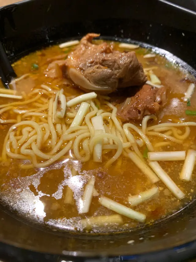 紅燒豬軟骨慶麵