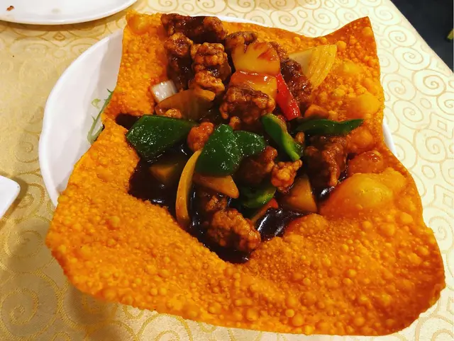 俾一百蚊以上食塊大雲吞皮,咕嚕肉炸漿腍過阿毛啲肉