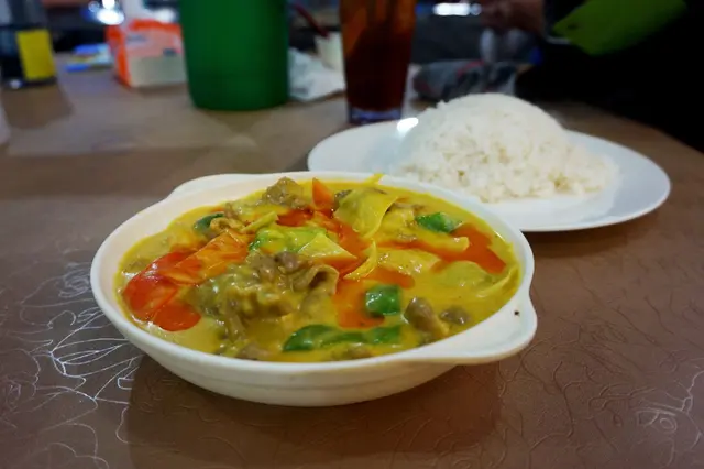 咖喱牛腩飯