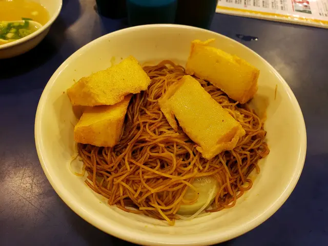 炸魚片頭撈米粉