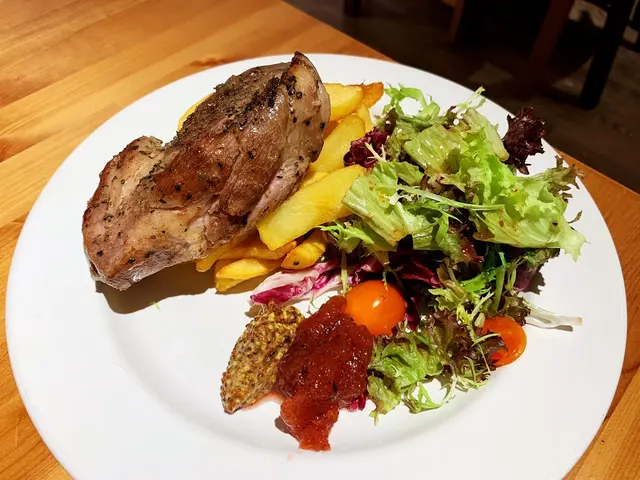 香煎慢煮西班牙黑毛豬配自家製蘋果醬