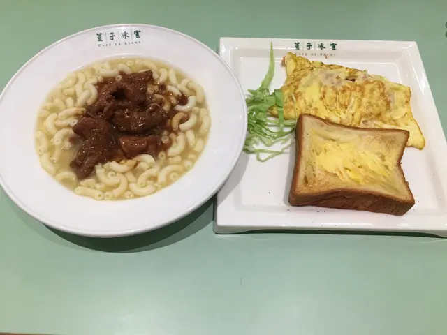 沙爹牛肉通粉早餐