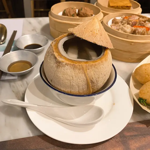 椰皇老雞湯