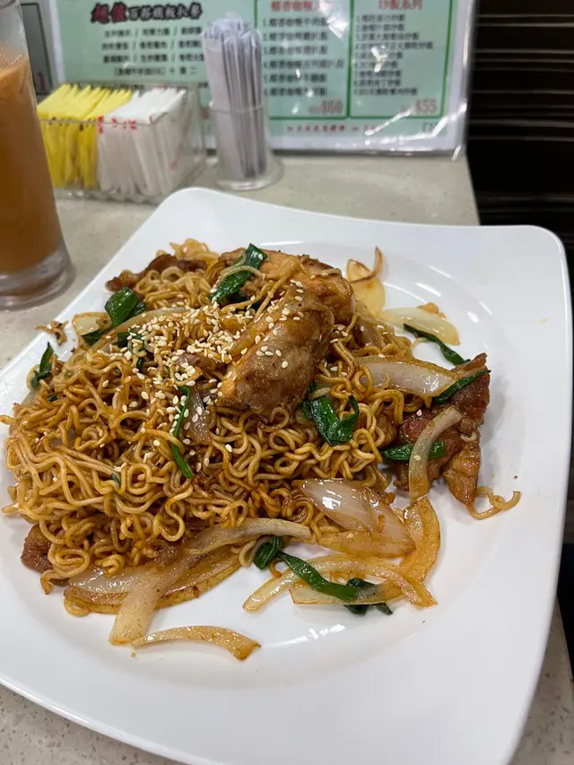 豬扒炒出前一丁