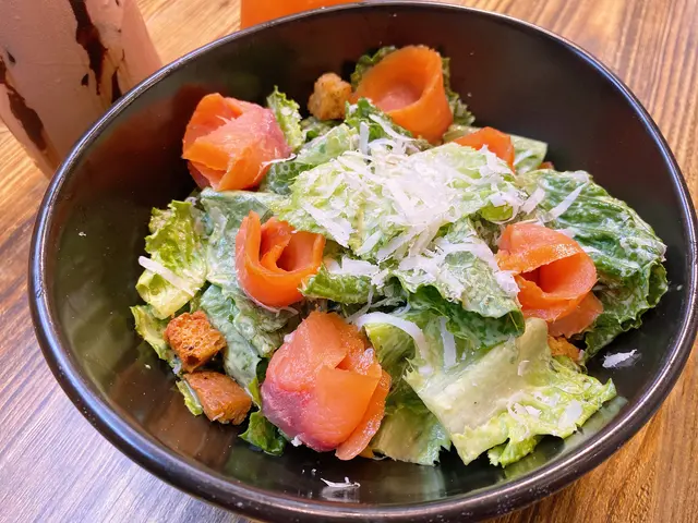 煙三文魚凱撒沙律