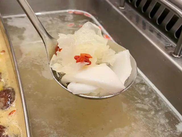 清涼解熱雪耳鮮椰子鍋