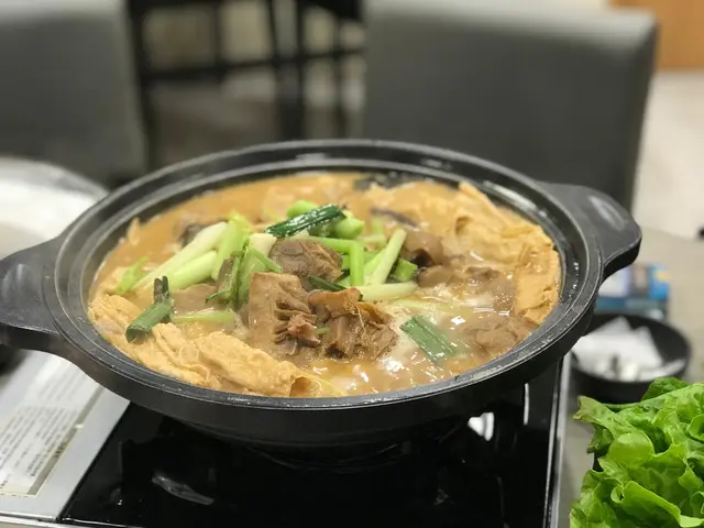 濃稠度剛好, 多腩肉位, 配料有支竹,冬菇,荀等等, 非常入味