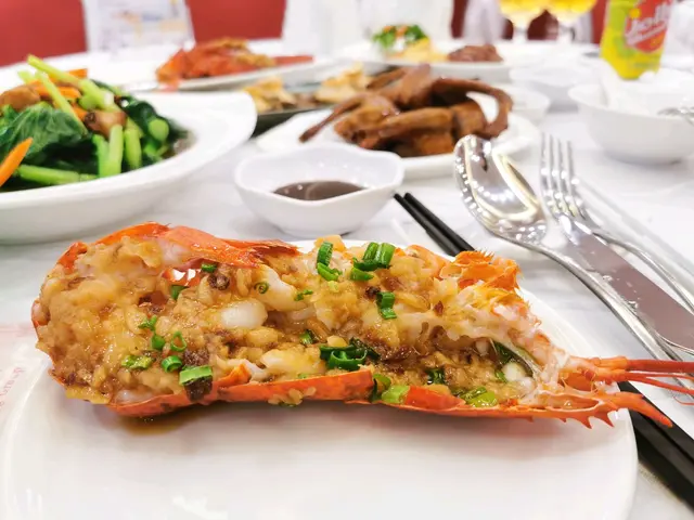 蒜蓉開邊蒸龍蝦