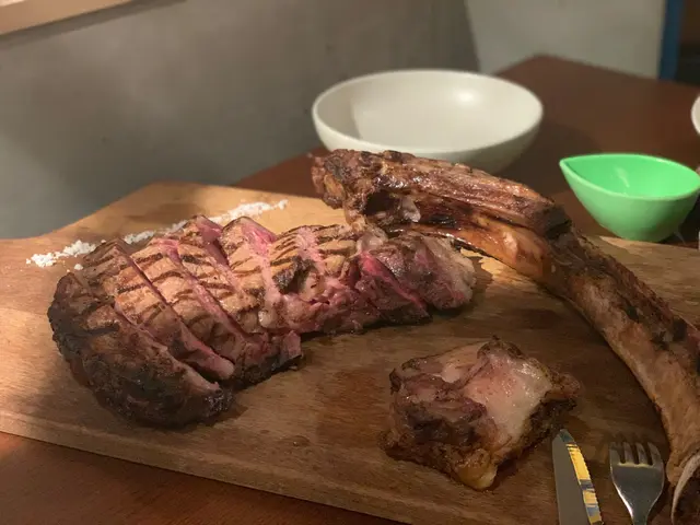 燒斧頭牛扒、田園沙律