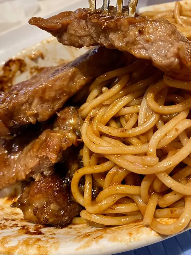 焗黑椒汁牛扒意粉