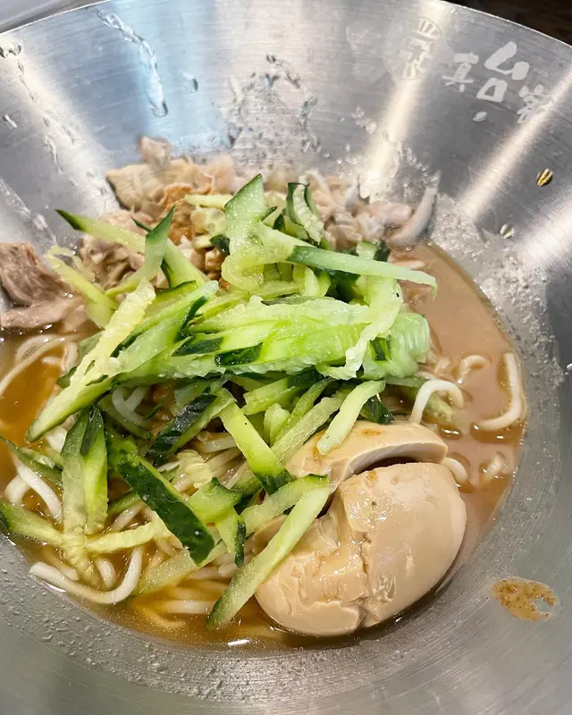 雞絲溏心蛋涼麵