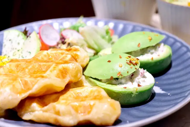 手撕蟹肉牛油果他他