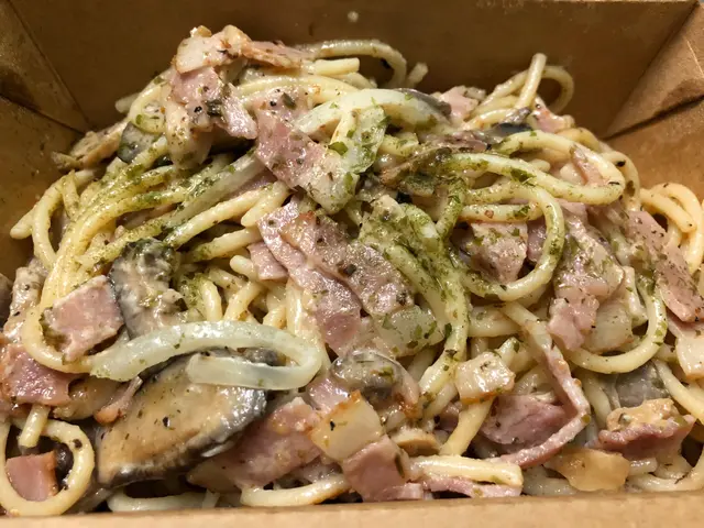 意粉有咬口得黎唔算硬，料都多，係個汁似香草多..