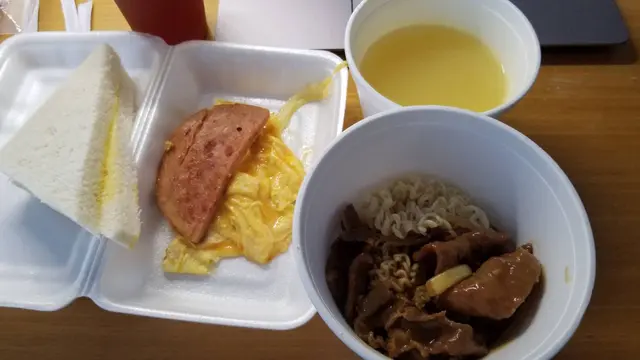 沙嗲牛肉公仔麵早餐