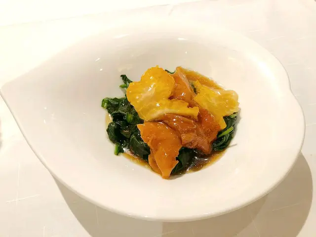 金耳榆耳扒菠菜苗