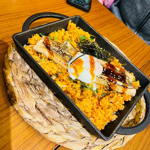 鰻魚玉子泡菜炒飯