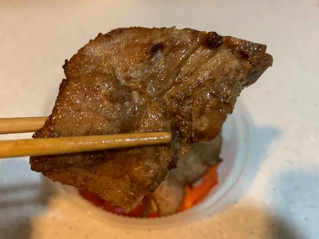 台式排骨色澤亮麗,烹調入味