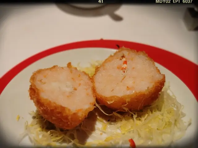 百花炸釀蟹鉗($148/隻)