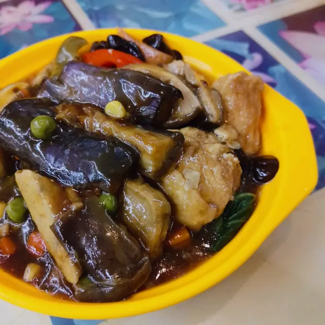 茄子跟豆腐都是我最愛！加了豆豉的醬汁挺香