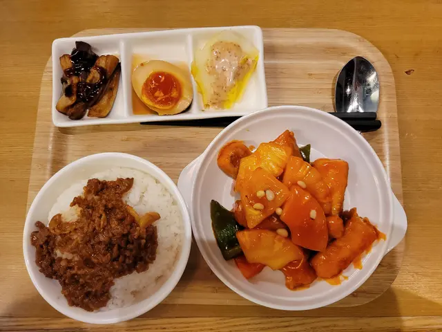 糖醋松子鱸魚條、肉躁飯