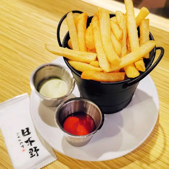 炸薯條配日式芥末醬