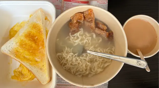 常餐豬扒公仔麵