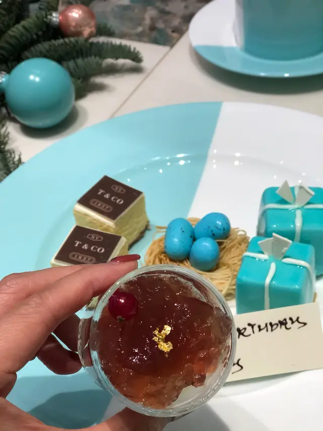 玫瑰忌廉慕絲 - 玫瑰及紅桑子忌廉慕絲、荔枝啫喱