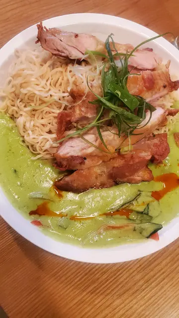 青咖喱雞扒媽媽麵