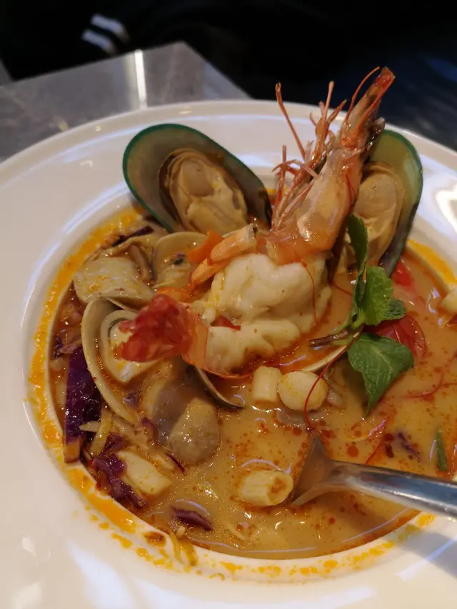 冬陰龍蝦汁燴海鮮