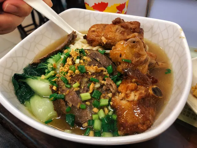 菜膽雲吞排骨麵