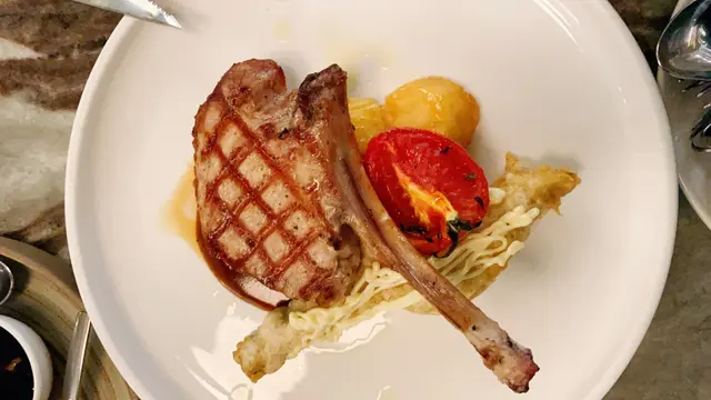 炭烤低溫慢煮西班牙黑毛豬鞍 10安士