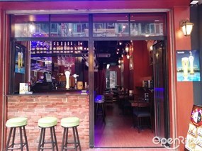 Day N Night Cafe' & Bar
