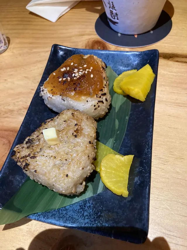 醬油燒飯團(上) 味噌燒飯團(下)