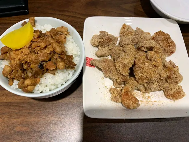 魯肉飯(小)+黃金香酥雞