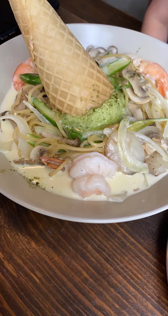 柏士圖青醬雪糕海鮮意大利麵 Pesto Floom Floom Seafood Pasta 