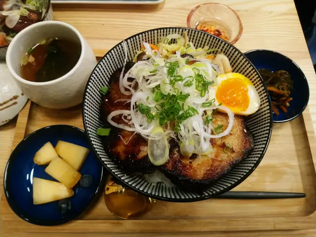 豚角煮丼成SET既真身, 重點塊超大件豚肉已另外介紹
