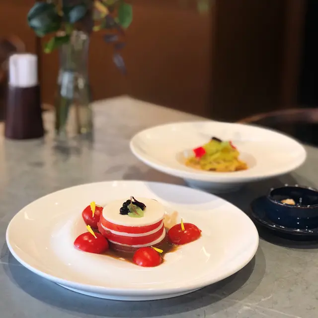 素芝士蕃茄配黑醋珍珠