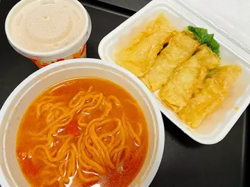 腐皮墨鱼卷汤面