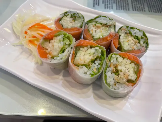 手作挪威煙三文魚米紙卷