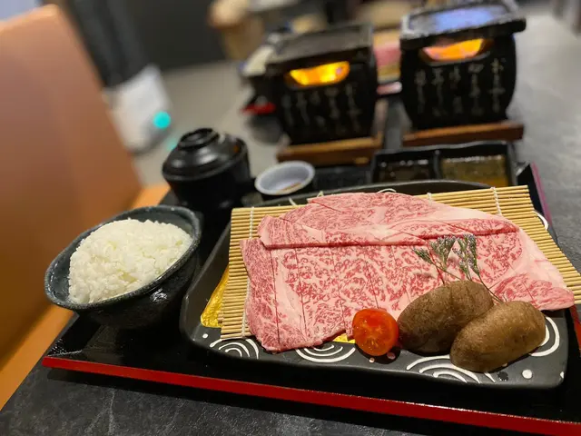入口即溶, 油脂系旺盛到個可燒會起火, 好味