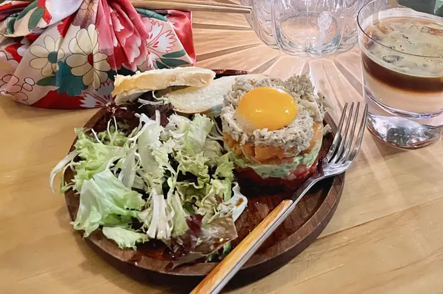 煙三文魚牛油果沙律