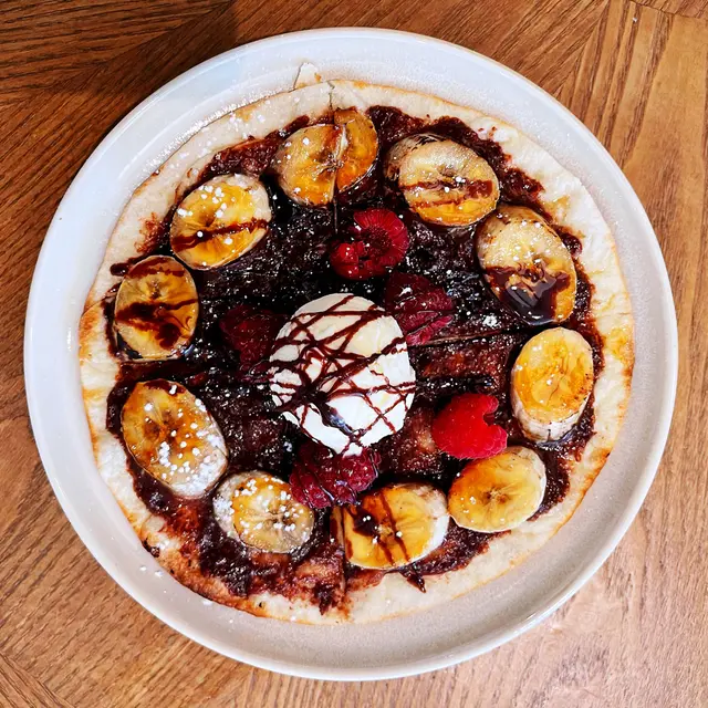 Banana Nutella Pizza