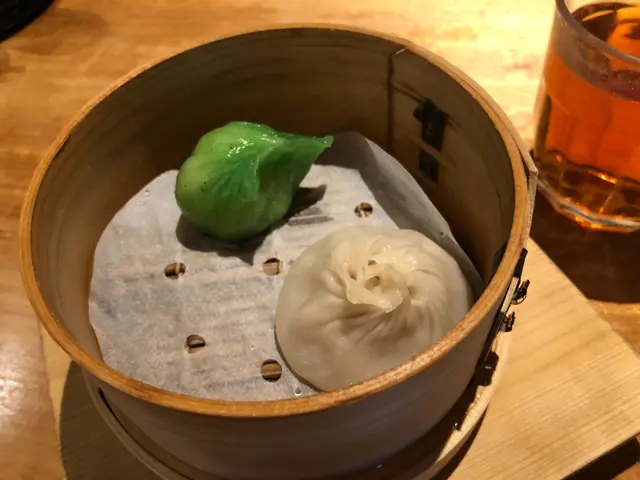 是日點心 - 波菜皮蝦餃 + 小籠包