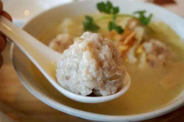 蟹肉冬筍肉丸湯