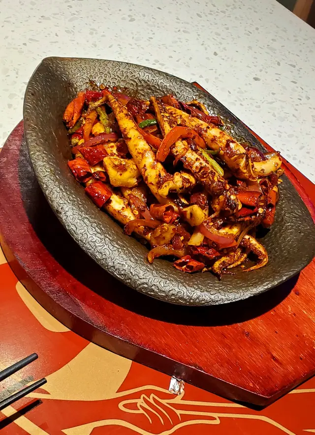 勁辣的魷魚鬚入味非常，加上彈性口感，一流🤤……最重要配菜也辣得起勁😆
