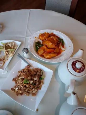腰果鸡丁，糖醋鱼块