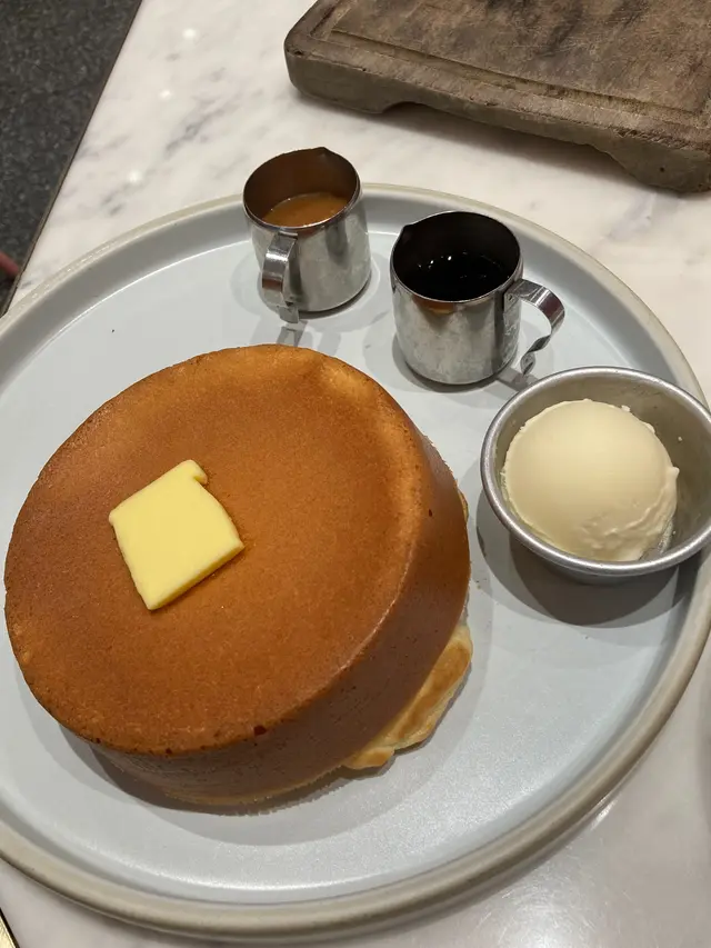 士多啤梨焦糖脆脆梳乎厘班戟
