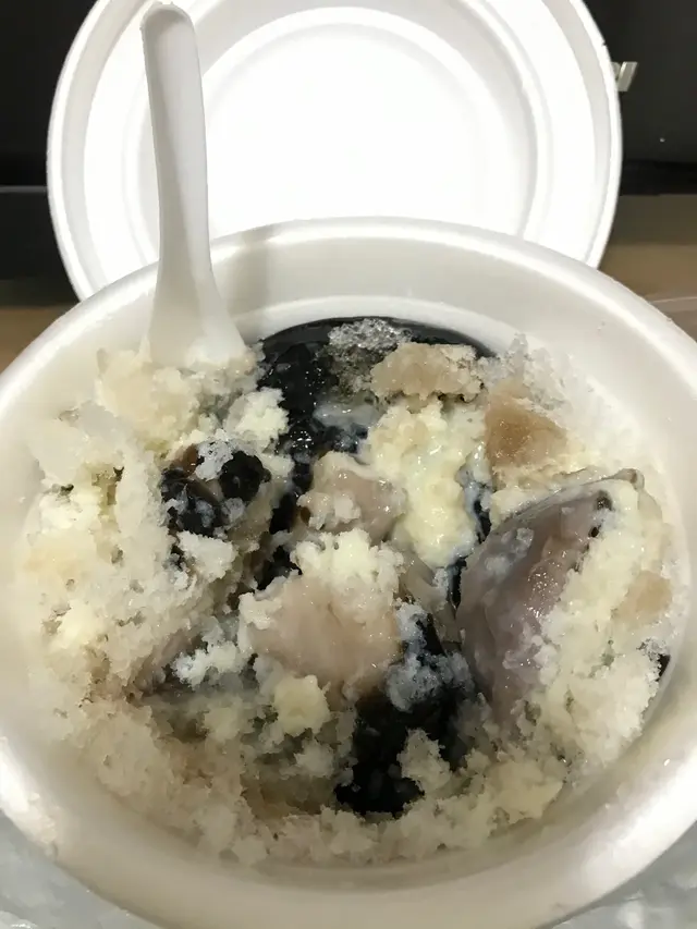 芋圓、芋頭、仙草凍。（清冰、黑糖水）