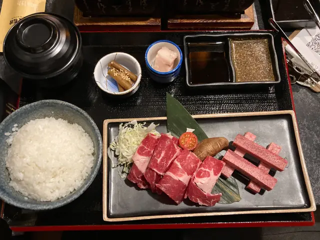 厚切牛舌拼牛五花定食