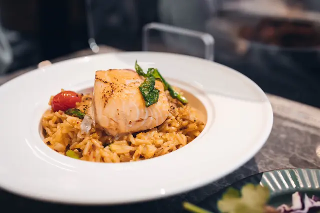 真空慢煮挪威三文魚配冬蔭燴飯